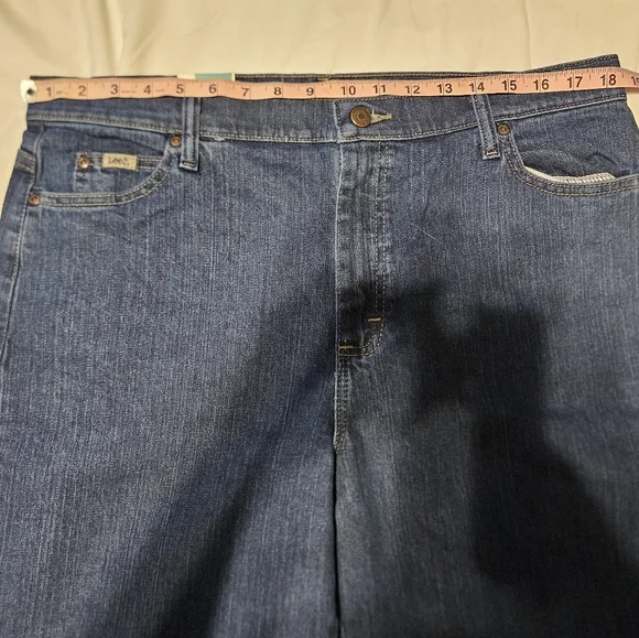 Lee jeans Relaxed fit size 16 Straight Leg NWT - Picture 5 of 5